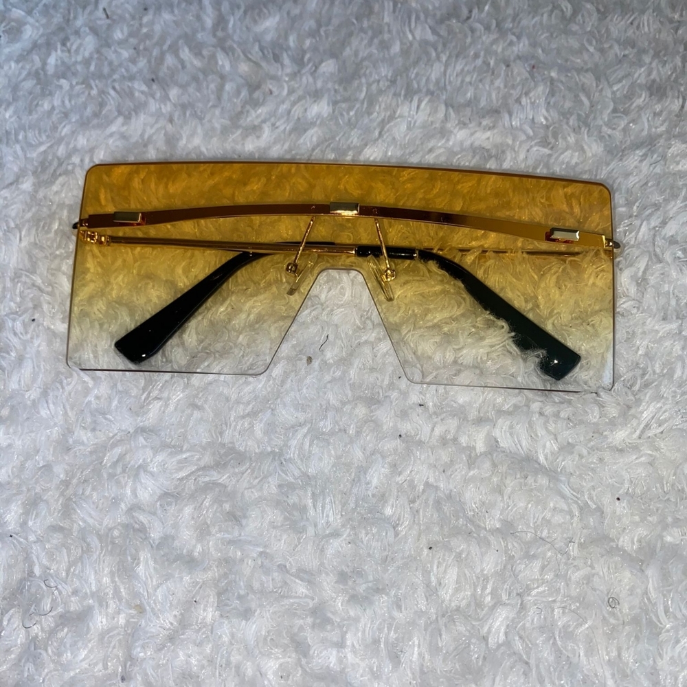 **LAST ONE**NWOT Trendy Sunglasses